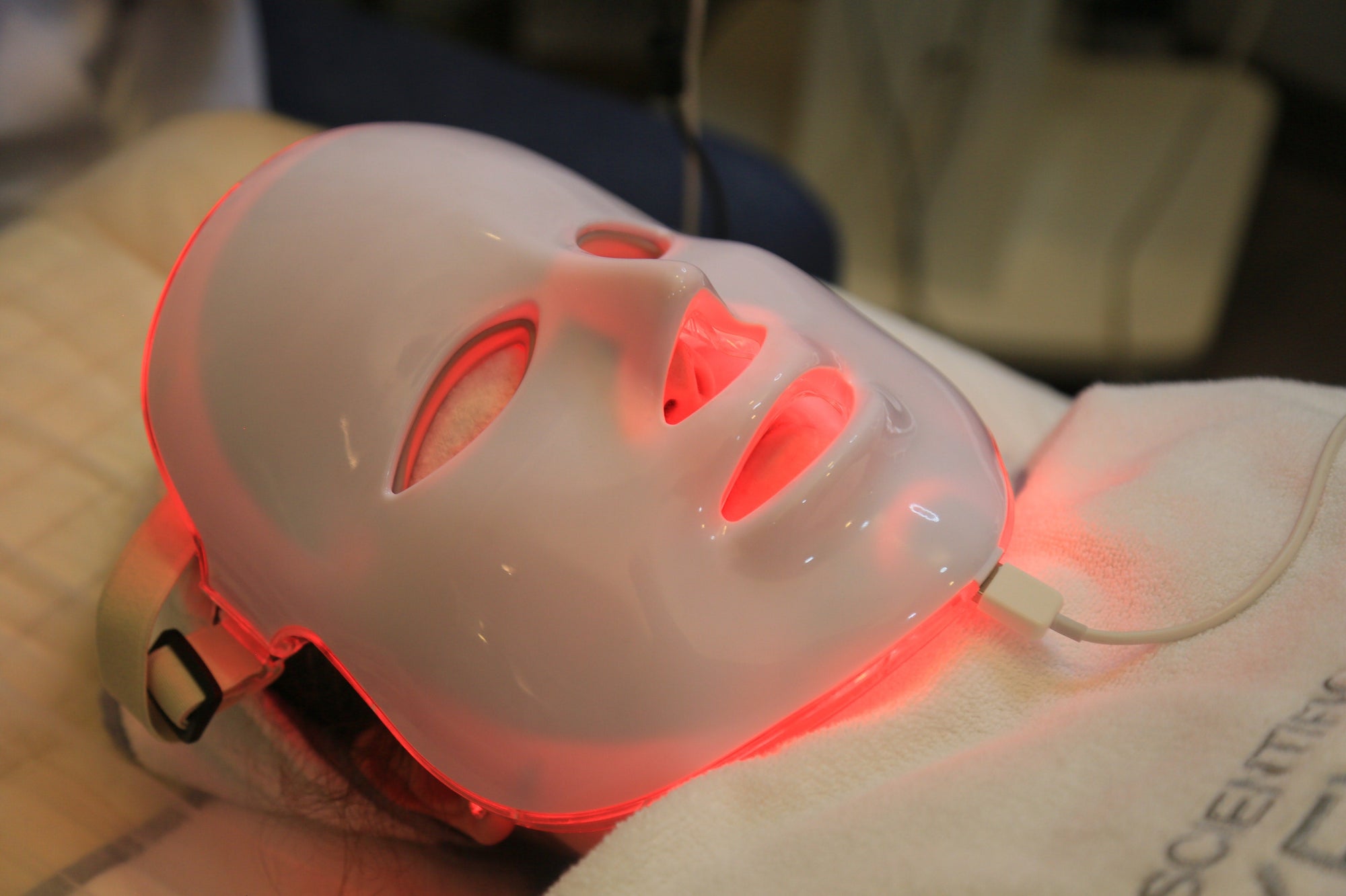A red light therapy mask 